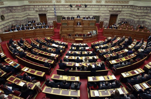 Grèce la loi d austérité adoptée par le parlement
